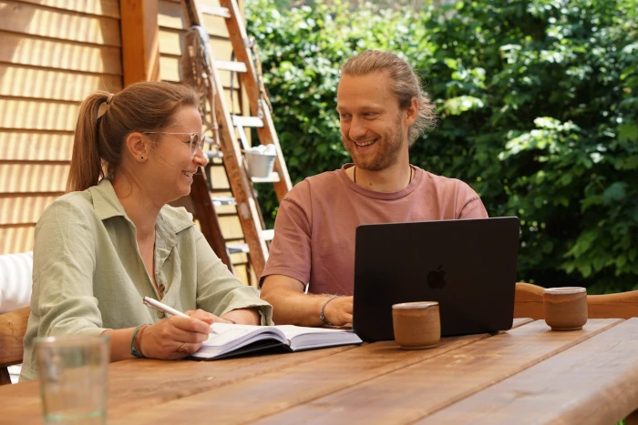 Laura und Peter planen ein SEO-Site-Audit